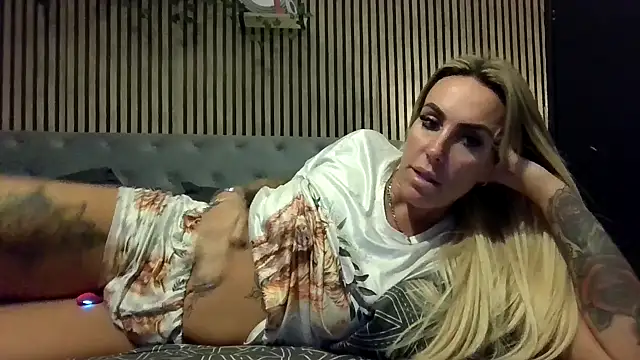 poppyinga1 online show from September 28, 2025, 9:22 pm