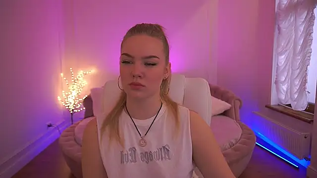 CelesteNoir online show from December 18, 2025, 7:57 am