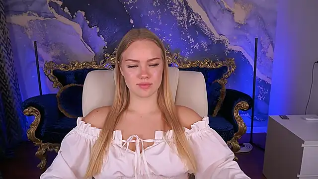 CelesteNoir online show from September 17, 2025, 1:02 pm