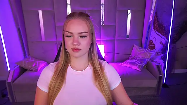 CelesteNoir online show from September 15, 2025, 1:11 pm