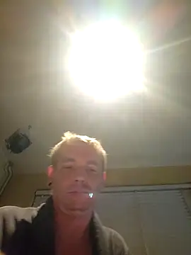 Snapshot of piercingpik chatting on September 22, 2025, 9:43 pm piercingpik online show from September 22, 2025, 9:43 pm