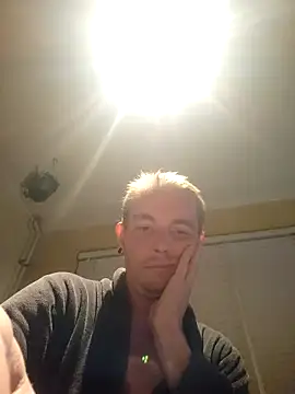 Snapshot of piercingpik chatting on September 25, 2025, 9:21 pm piercingpik online show from September 25, 2025, 9:21 pm