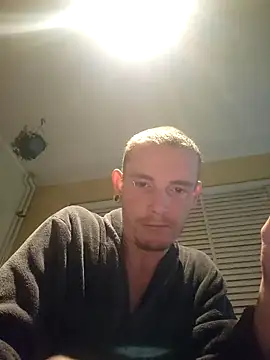 Snapshot of piercingpik chatting on January 6, 2026, 8:24 pm piercingpik online show from January 6, 2026, 8:24 pm