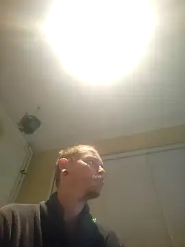 Snapshot of piercingpik chatting on February 7, 2026, 10:18 pm piercingpik online show from February 7, 2026, 10:18 pm