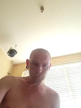 Snapshot of piercingpik chatting on June 2, 2026, 6:46 am piercingpik online show from June 2, 2026, 6:46 am
