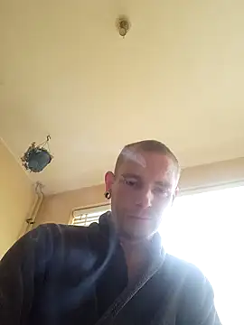 Snapshot of piercingpik chatting on January 8, 2026, 12:33 pm piercingpik online show from January 8, 2026, 12:33 pm