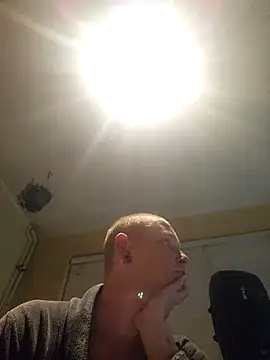 Snapshot of piercingpik chatting on June 15, 2026, 8:30 pm piercingpik online show from June 15, 2026, 8:30 pm