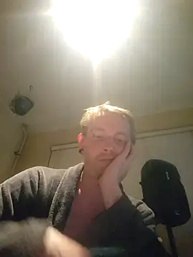 Snapshot of piercingpik chatting on May 12, 2026, 8:15 pm piercingpik online show from May 12, 2026, 8:15 pm