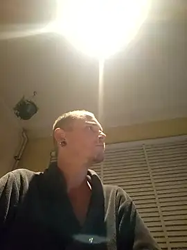 Snapshot of piercingpik chatting on January 7, 2026, 10:59 pm piercingpik online show from January 7, 2026, 10:59 pm