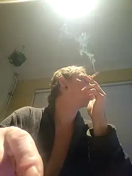 Snapshot of piercingpik chatting on December 22, 2025, 10:43 pm piercingpik online show from December 22, 2025, 10:43 pm