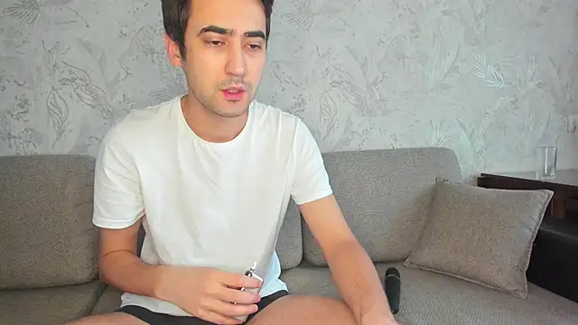 sophywhisper online show from November 21, 2025, 6:23 am