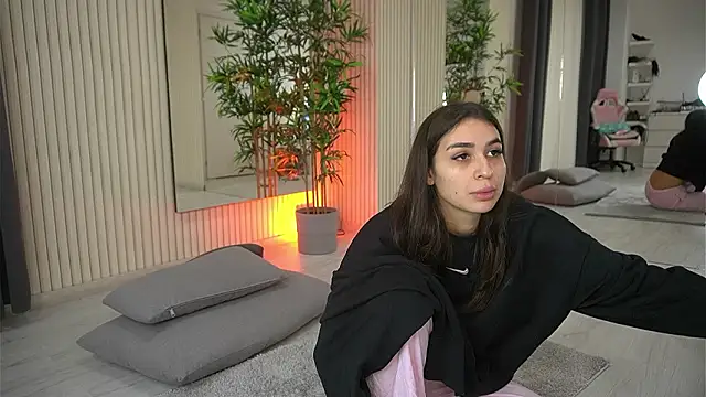 Snapshot of EmmaBlanco chatting on February 10, 2026, 8:41 pm EmmaBlanco online show from February 10, 2026, 8:41 pm