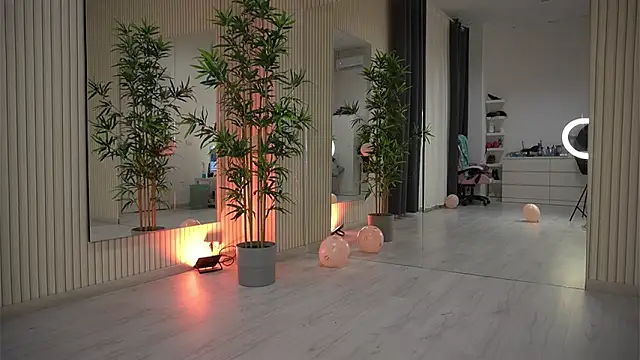 Snapshot of EmmaBlanco chatting on February 27, 2026, 7:35 pm EmmaBlanco online show from February 27, 2026, 7:35 pm