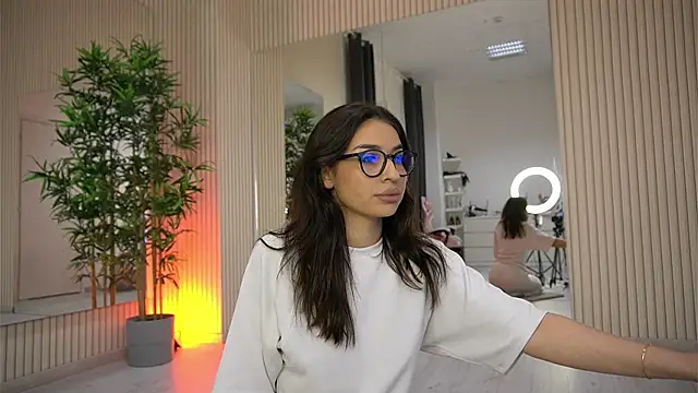 Snapshot of EmmaBlanco chatting on December 22, 2025, 8:42 pm EmmaBlanco online show from December 22, 2025, 8:42 pm