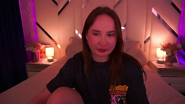 Snapshot of SofieBloom chatting on May 19, 2026, 10:39 pm SofieBloom online show from May 19, 2026, 10:39 pm