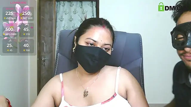 Snapshot of SassyWildCouple chatting on April 18, 2026, 8:42 pm SassyWildCouple online show from April 18, 2026, 8:42 pm