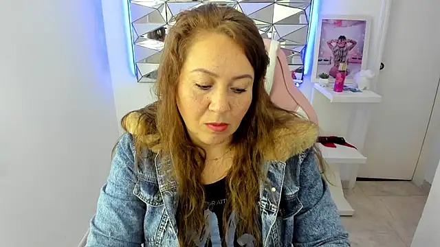 Snapshot of camixxx_m chatting on December 17, 2025, 12:43 pm camixxx m online show from December 17, 2025, 12:43 pm