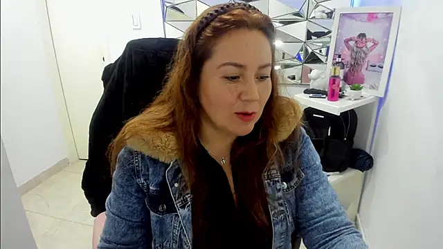 Snapshot of camixxx_m chatting on February 12, 2026, 1:22 pm camixxx m online show from February 12, 2026, 1:22 pm