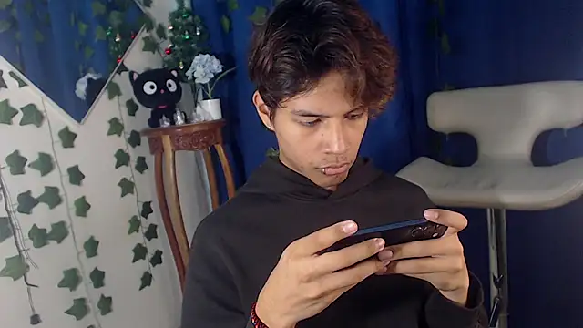 Kaoriimatsuii online show from December 17, 2025, 9:25 am