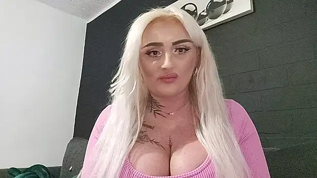 Snapshot of AnastasiaLips chatting on December 16, 2025, 9:41 pm AnastasiaLips online show from December 16, 2025, 9:41 pm