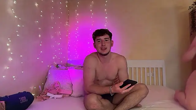 Ellakalinin00 online show from February 9, 2026, 2:59 pm