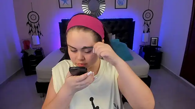 LolaVillalobos online show from March 26, 2026, 12:25 pm