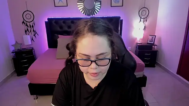 LolaVillalobos online show from February 12, 2026, 2:06 pm