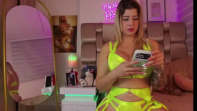 XXMILE online show from November 18, 2025, 11:57 am