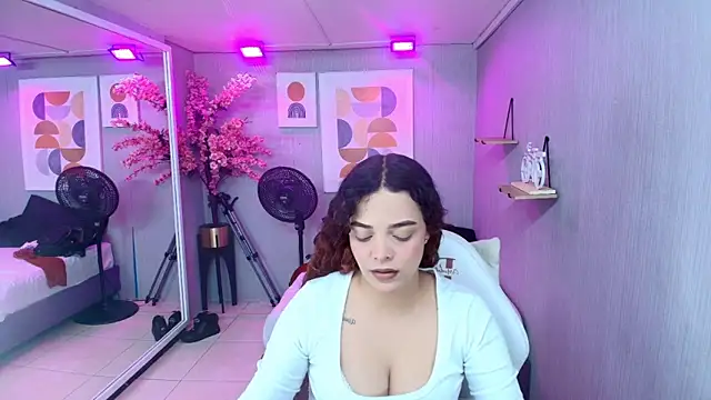 Snapshot of Maggy_t18 chatting on April 12, 2026, 3:32 am Maggy t18 online show from April 12, 2026, 3:32 am