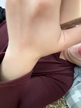 Snapshot of PhuongNhi21 chatting on November 17, 2025, 1:04 pm PhuongNhi21 online show from November 17, 2025, 1:04 pm