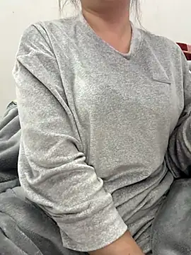 Snapshot of PhuongNhi21 chatting on November 24, 2025, 2:39 pm PhuongNhi21 online show from November 24, 2025, 2:39 pm