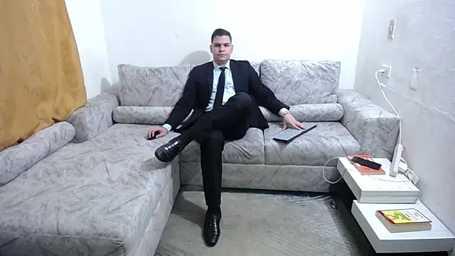 Victor Maitland online show from November 12, 2025, 8:01 pm