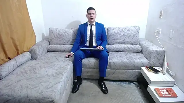 Victor Maitland online show from November 19, 2025, 3:39 am