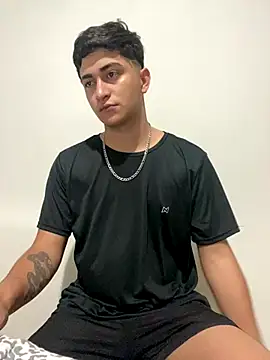 Tavinho067 online show from November 10, 2025, 8:47 pm