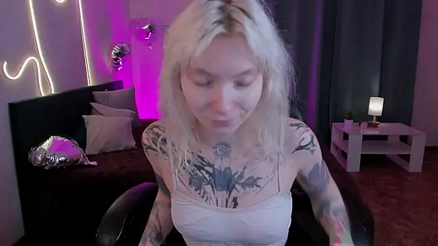 Snapshot of tattoo_art_baby chatting on May 27, 2026, 1:57 am tattoo art baby online show from May 27, 2026, 1:57 am