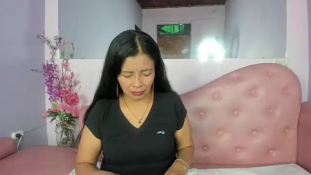 Snapshot of DianaOchoa_ chatting on September 9, 2025, 2:10 am DianaOchoa online show from September 9, 2025, 2:10 am