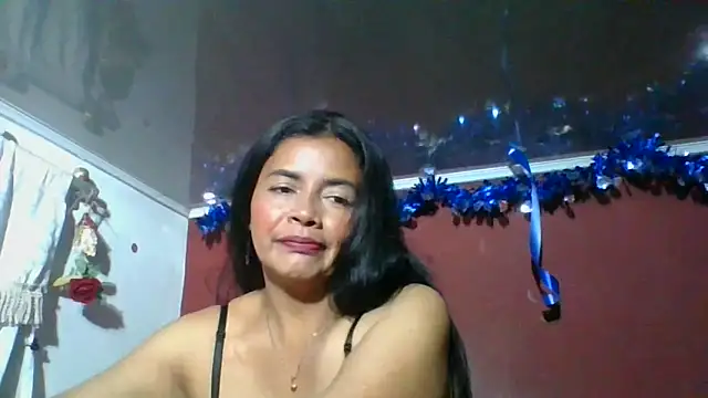 DianaOchoa  online show from November 21, 2025, 2:43 am