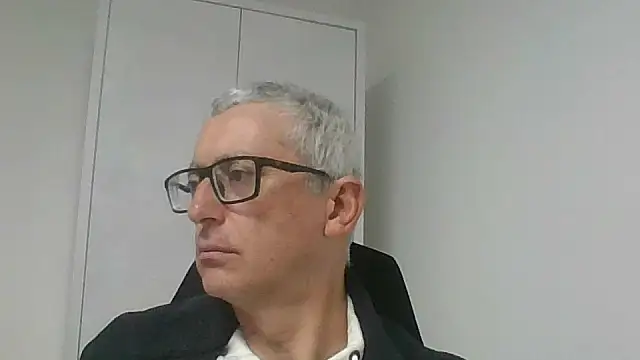 Snapshot of Sensor2000 chatting on December 16, 2025, 11:47 am Sensor2000 online show from December 16, 2025, 11:47 am