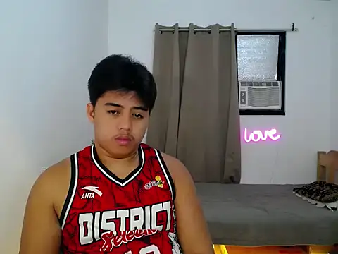 Hugecock2hundle intown online show from November 28, 2025, 7:47 pm