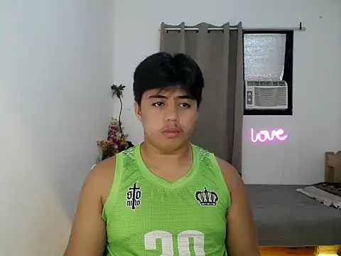 Hugecock2hundle intown online show from December 16, 2025, 12:09 pm