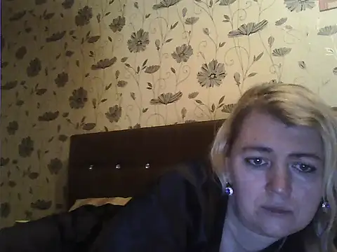 SmileCamille online show from December 1, 2025, 1:34 pm