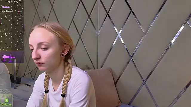 maya snow online show from December 17, 2025, 5:23 am