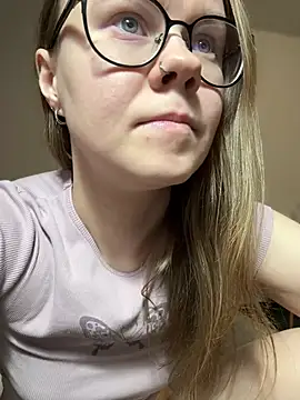 Snapshot of _CherryBloom_ chatting on February 27, 2026, 8:08 pm CherryBloom online show from February 27, 2026, 8:08 pm