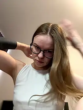 Snapshot of _CherryBloom_ chatting on January 7, 2026, 8:19 am CherryBloom online show from January 7, 2026, 8:19 am