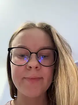 Snapshot of _CherryBloom_ chatting on February 19, 2026, 10:12 am CherryBloom online show from February 19, 2026, 10:12 am