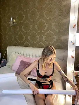 Snapshot of RosieBlossom chatting on November 15, 2025, 5:28 pm RosieBlossom online show from November 15, 2025, 5:28 pm