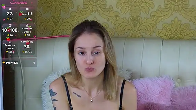 RosieBlossom online show from February 12, 2026, 7:46 pm