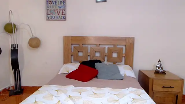 Snapshot of ValeSantoDomingo chatting on October 14, 2025, 9:36 pm ValeSantoDomingo online show from October 14, 2025, 9:36 pm