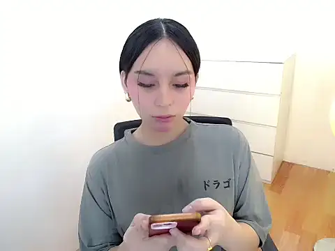 Snapshot of holly_tabby chatting on September 11, 2025, 8:31 pm holly tabby online show from September 11, 2025, 8:31 pm