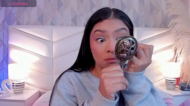 victoria   jonnes online show from November 11, 2025, 12:33 pm